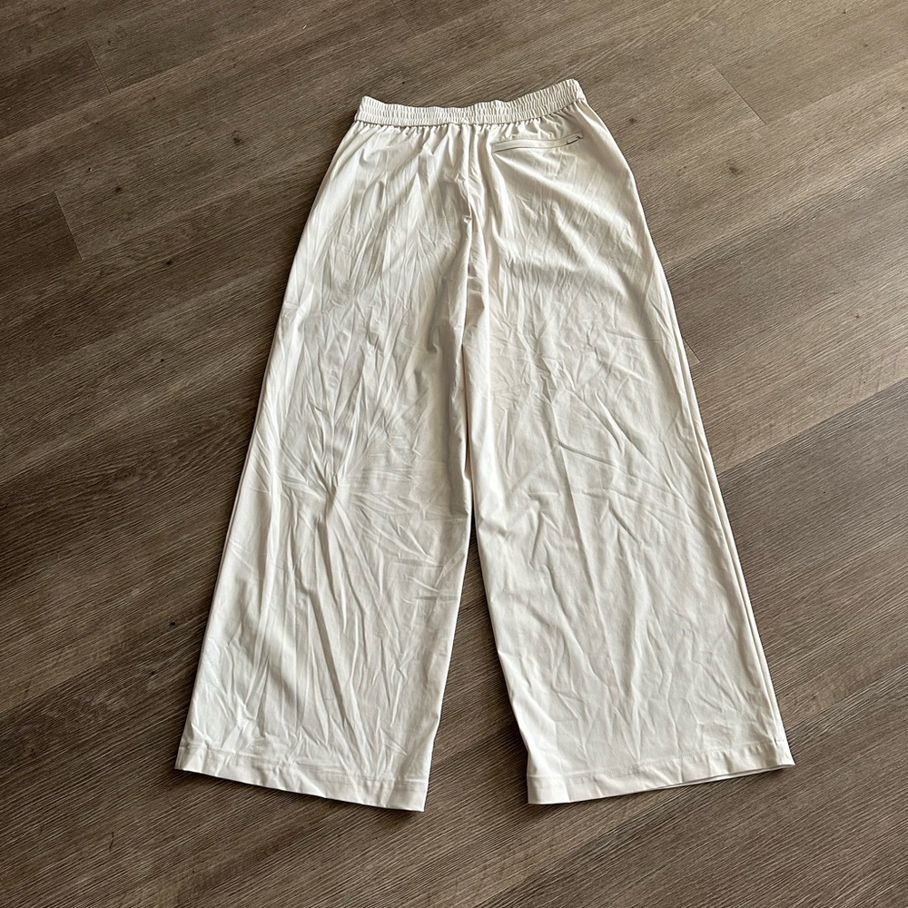 Athleta Cream Elastic Waist Wide Leg Cropped Ankle Capri Pants